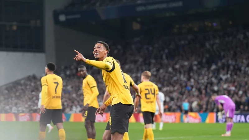 Grund zum Jubeln: Felix Nmecha war der Matchwinner. - © Marcus Brandt/dpa