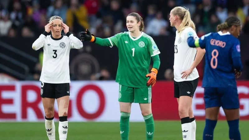 Torh&uuml;terin Stina Johannes (gr&uuml;nes Trikot): derzeit Nummer 1 im Nationalteam. - &copy; Marius Becker/dpa