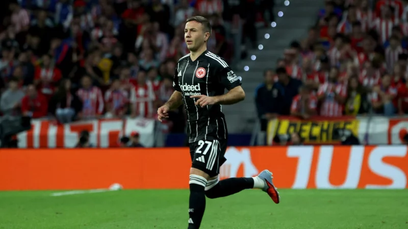 Spielt zum dritten und wohl letzten Mal im Camp Nou: Mario Götze. - © Canales Carvajal/dpa