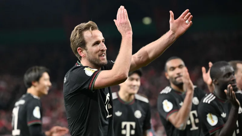 Kane freute sich sehr über den Sieg in Berlin. - © Soeren Stache/dpa