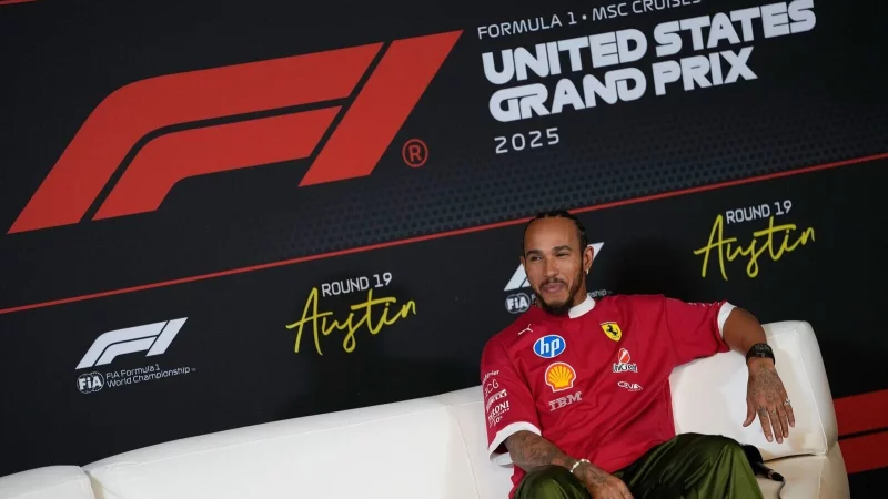 Bekommt Lewis Hamilton einen neuen Teamchef? - © John Locher/AP/dpa