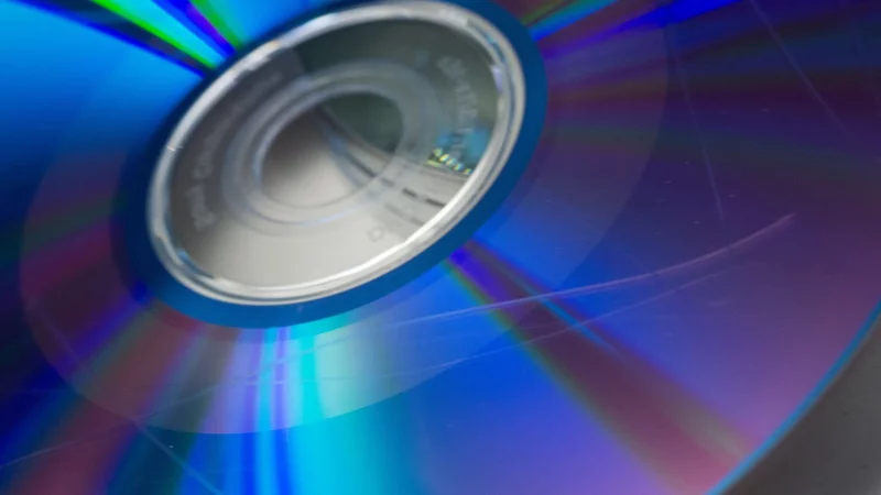 Kratzer auf der Oberfl&auml;che k&ouml;nnen die Disc unlesbar machen. - &copy; Andrea Warnecke/dpa-tmn