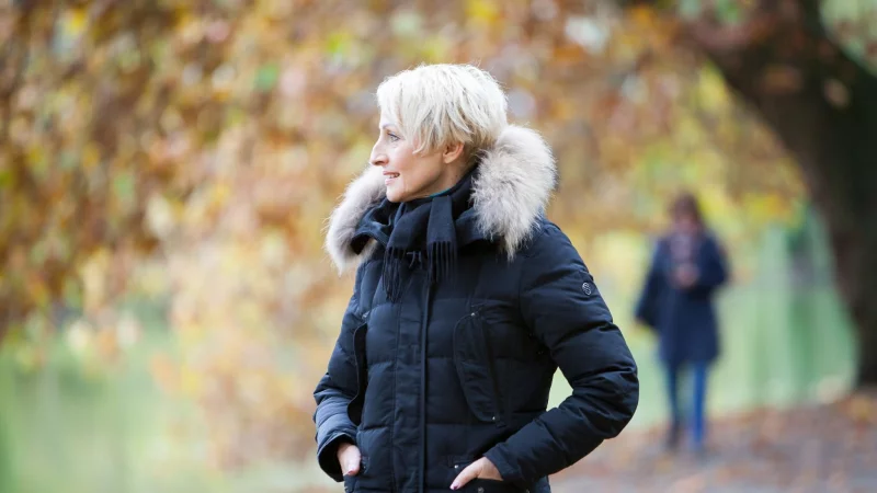 Erschöpft vom «Socializing»? Zeit für sich und entspannender Ausgleich können dann helfen, den inneren Akku wieder zu füllen. - © Christin Klose/dpa-tmn