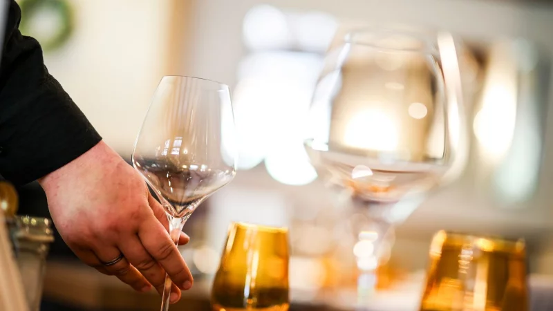 Arbeit auf Abruf ist vor allem in Branchen wie der Gastronomie gefragt - die Auslastung eines Restaurants kann schlie&szlig;lich schwanken. - &copy; Christoph Reichwein/dpa/dpa-tmn