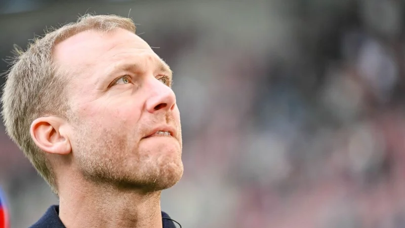 Benni Weber sucht den nächsten Augsburger Coach. - © Harry Langer/dpa