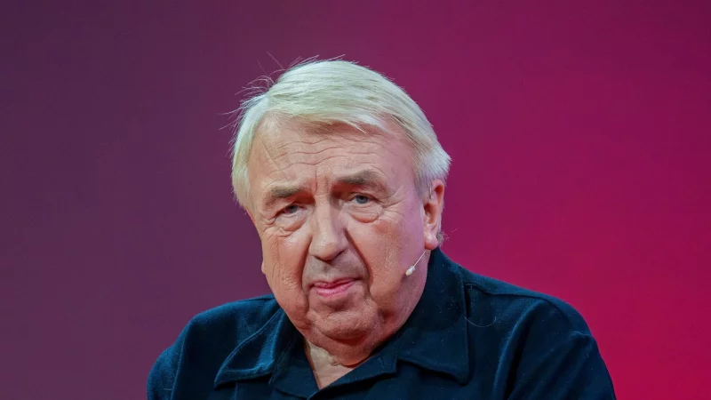 Ein stiller Junge, ein Klavier und eine ungew&ouml;hnliche Freundschaft: In &laquo;Schwebebahnen&raquo; erz&auml;hlt Hanns-Josef Ortheil behutsam von Kindheit, Begabung und Befreiung aus famili&auml;rem Trauma. (Archivbild) - &copy; Andreas Arnold/dpa