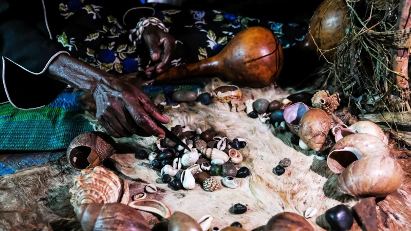 In Afrika glauben viele an die Macht der Hexerei. (Illustration) - &copy; Hajarah Nalwadda/AP/dpa