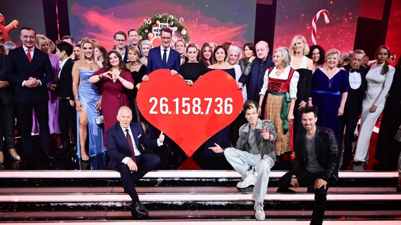 Viele Prominente sammelten im ZDF bei «Ein Herz für Kinder» für einen guten Zweck. - © Sebastian Christoph Gollnow/dpa