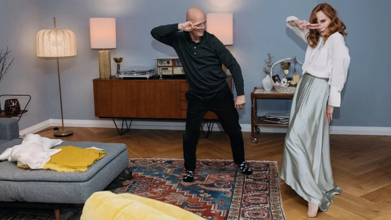 Adam (Christian Berkel) und Evelyn (Andrea Sawatzki) sind auf einmal Komplizen. - © Silviu Guiman/ARD Degeto/dpa