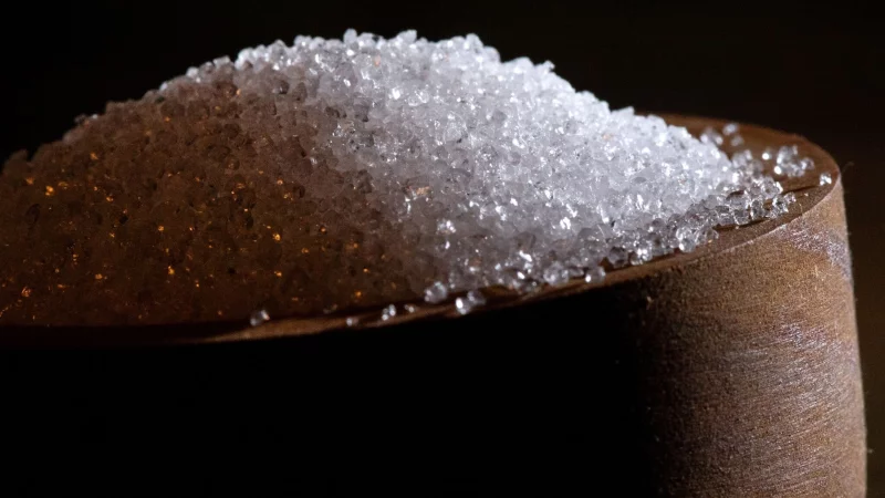 Unter Birkenzucker verbirgt sich ein hoch verarbeitetes Produkt - oft aus Maiskolbenresten oder Stroh. - &copy; Franziska Gabbert/dpa-tmn