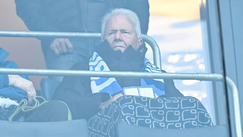 Hoffenheims M&auml;zen Dietmar Hopp muss sich Fanproteste gegen seinen Freund Roger Wittmann ansehen. - &copy; Uwe Anspach/dpa