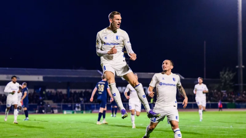 Magdeburg-St&uuml;rmer Maximilian Breunig jubelt &uuml;ber sein Tor zum 1:0 in Illertissen. - &copy; Tom Weller/dpa