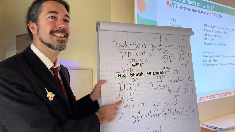 Es gibt immer mehr ins Klingonisch übersetzte Bücher. (Archivbild) - © Birgit Reichert/dpa