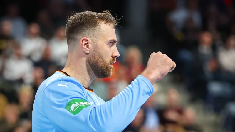 Handball-Keeper Andreas Wolff traut dem DHB.Team bei der EM im Januar eine Medaille zu. - &copy; Daniel Karmann/dpa