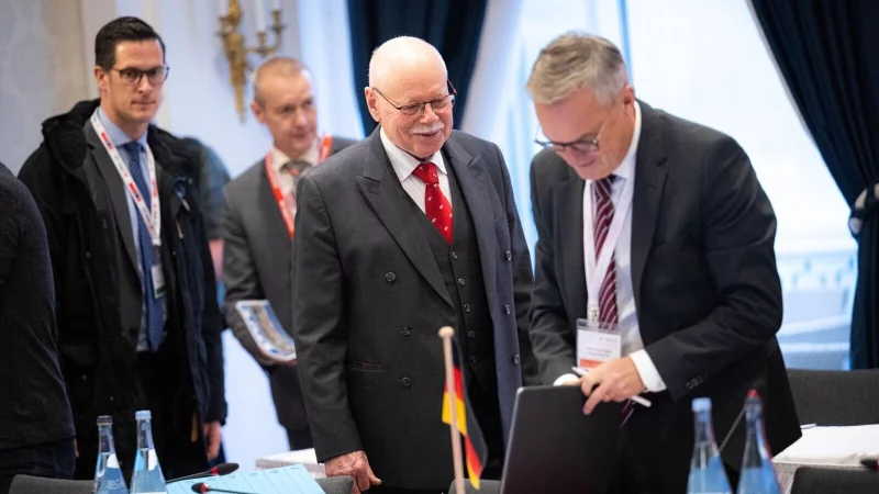 Gewalt im Fußball war eines der Themen der Innenministerkonferenz in Bremen. - © Sina Schuldt/dpa
