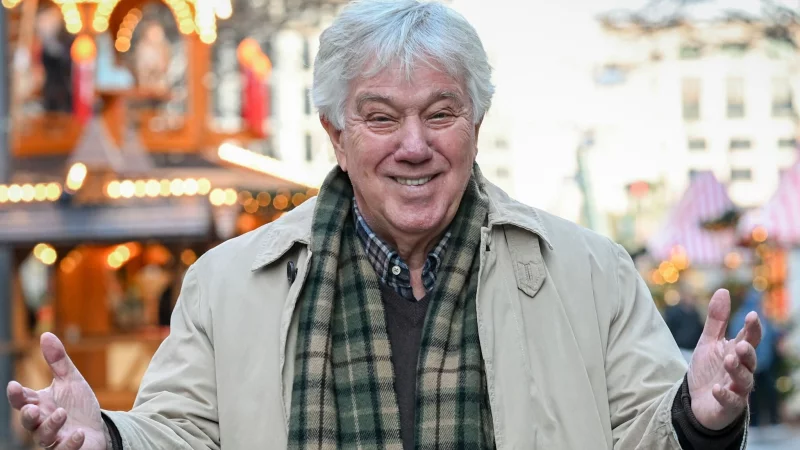 Ob jung oder alt - mit den Liedern von Rolf Zuckowski kann die Achtsamkeit auf der Straße geschärft werden. (Archivbild) - © Jens Kalaene/dpa