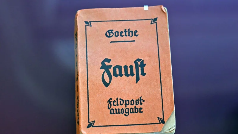 F&uuml;r die einen ungebrochen wichtig, f&uuml;r die anderen ein Schul-Trauma: Goethes &laquo;Faust&raquo; ist in immer weniger Bundesl&auml;ndern Pflichtlekt&uuml;re in der Schule. (Symbolbild) - &copy; Martin Schutt/dpa