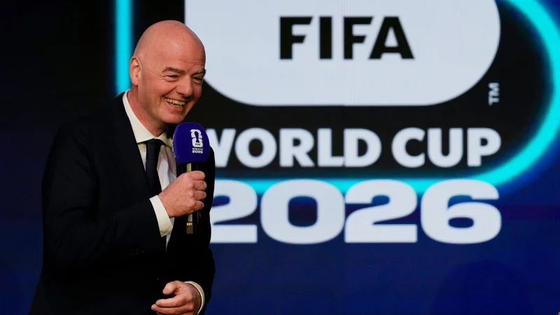 Die FIFA mit Pr&auml;sident Gianni Infantino hat einen Rekord-Finanzbeitrag f&uuml;r die WM 2026 genehmigt. (Archivbild) - &copy; Chris Carlson/AP/dpa