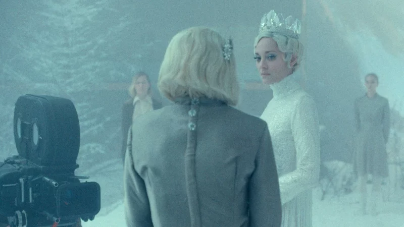 Oscar-Preistr&auml;gerin Marion Cotillard spielt im Film eine Schauspielerin, die die Schneek&ouml;nigin verk&ouml;rpert. - &copy; -/Grandfilm/dpa