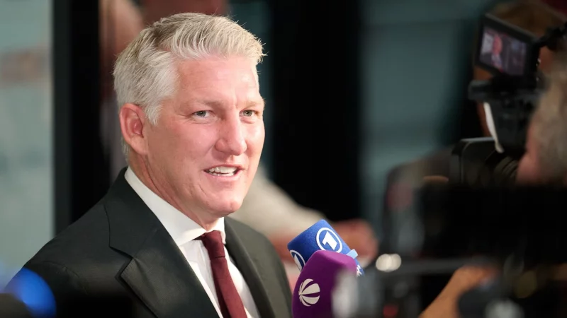 Bastian Schweinsteiger spricht &uuml;ber Florian Wirtz. - &copy; Bernd Thissen/dpa