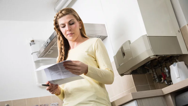 Immer eine gute Idee: Den eigenen Gastarif regelmäßig prüfen und vielleicht zu einem günstigeren Anbieter wechseln. - © Christin Klose/dpa-tmn