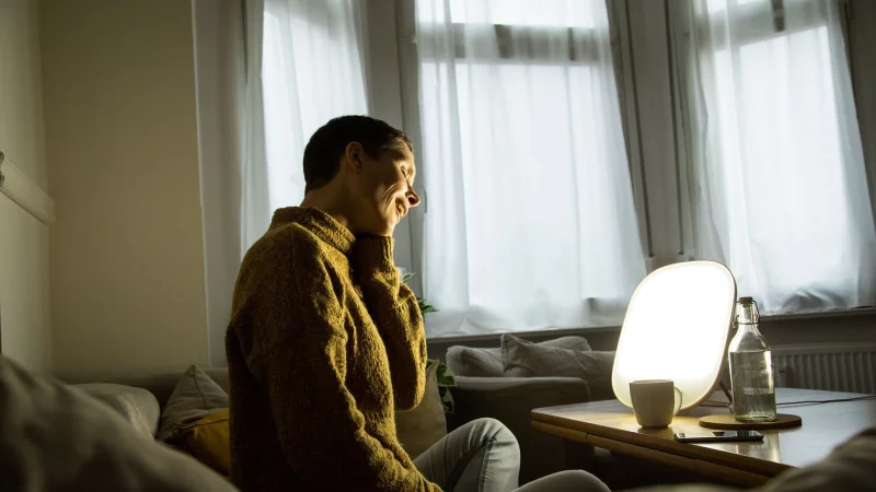 Tageslichtlampen sollen gegen Winterdepression helfen - Dauer und Abstand sind allerdings entscheidend. - &copy; Christin Klose/dpa-tmn