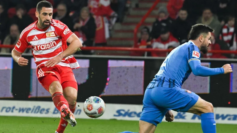 Rani Khedira (l) avancierte erneut zum Matchwinner f&uuml;r Union Berlin. - &copy; Soeren Stache/dpa