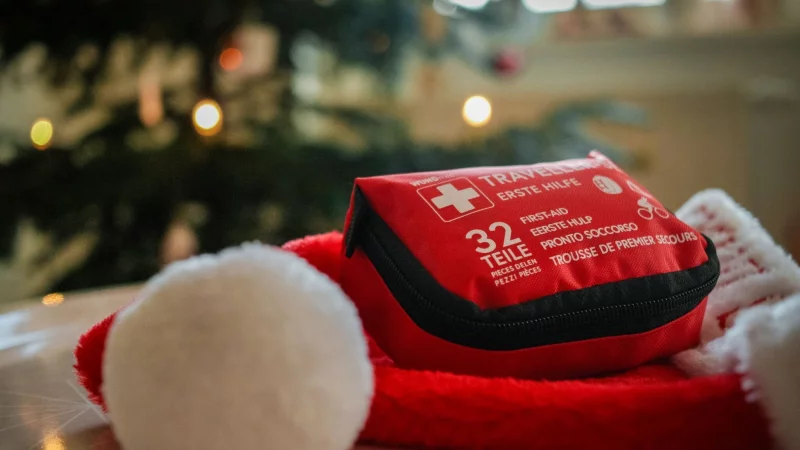 Kleine und gr&ouml;&szlig;ere Notf&auml;lle: An den Feiertagen kann auch mal etwas schiefgehen. - &copy; Zacharie Scheurer/dpa-tmn