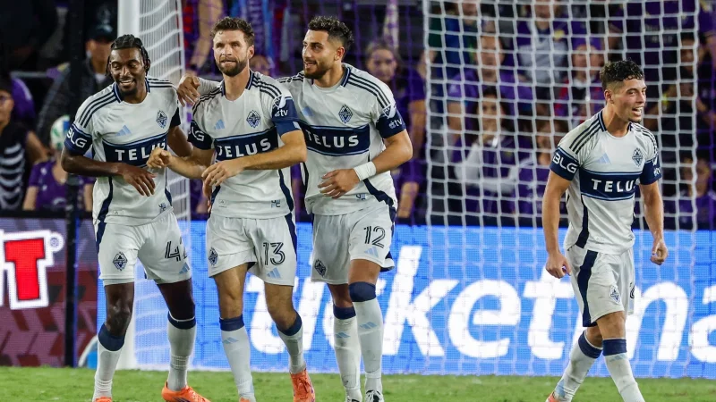 Thomas Müller jubelt mit den Vancouver Whitecaps über seinen Treffer in der Nachspielzeit zum 2:1-Erfolg in Orlando. - © Kevin Kolczynski/AP/dpa