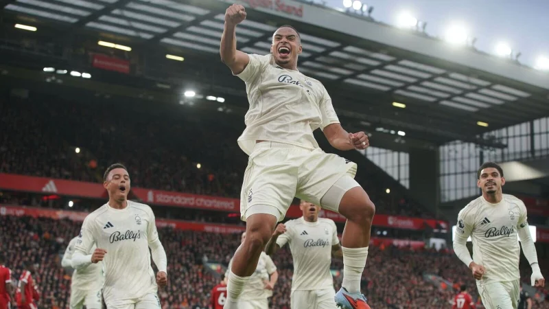 Murillo (M) brachte Nottingham Forest in Anfield in F&uuml;hrung. - &copy; Ian Hodgson/AP/dpa