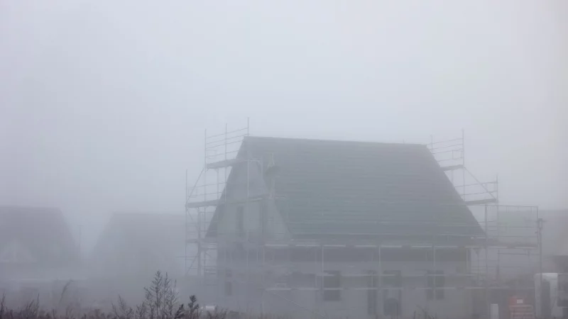 Nebul&ouml;se Zahlen? Wer verhindern m&ouml;chte, dass die Kosten beim Bau explodieren, kann so manche Ma&szlig;nahme dagegen ergreifen. - &copy; Jan Woitas/dpa/dpa-tmn