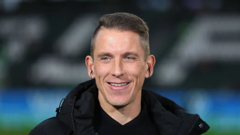 Daniel Bauer freut sich &uuml;ber seine Bef&ouml;rderung beim VfL Wolfsburg. - &copy; Darius Simka/dpa