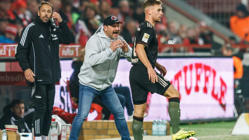 Baumgart (M.) &auml;rgerte sich &uuml;ber die VAR-Entscheidung. - &copy; Andreas Gora/dpa