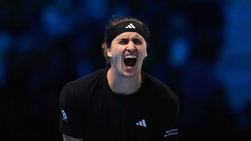 Alexander Zverev schreit seine Freude &uuml;ber den Auftaktsieg bei den ATP Finals heraus. - &copy; Antonio Calanni/AP/dpa