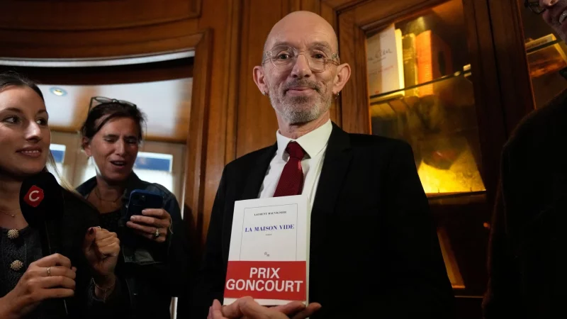 Die Romane von Laurent Mauvignier behandeln Themen wie Schuld, Trauma und gesellschaftliche Konflikte. - &copy; Michel Euler/AP/dpa