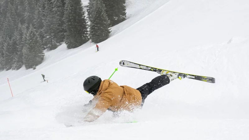 Berufsunf&auml;higkeits- und Privathaftpflichtversicherung sind auch im Schnee wichtig: Sie bieten Schutz bei eigenen und fremden Sch&auml;den. - &copy; Benjamin Nolte/dpa-tmn