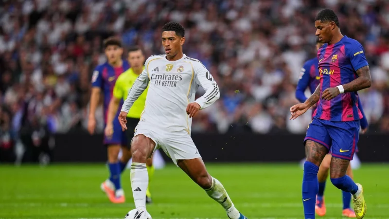 Bellingham (l.) erzielte das 2:1. - &copy; Manu Fernandez/AP/dpa