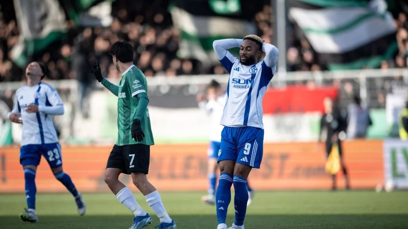 Auch in &Uuml;berzahl trafen Moussa Sylla und die anderen Schalker nicht. - &copy; Fabian Strauch/dpa