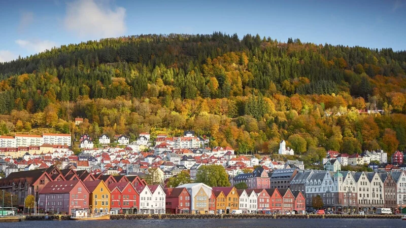 Bryggen mit seinen bunten Holzh&auml;usern: Wahrzeichen und Weltkulturerbe. - &copy; Casper Steinsland/Visit Bergen/visitbergen.com/dpa-tmn