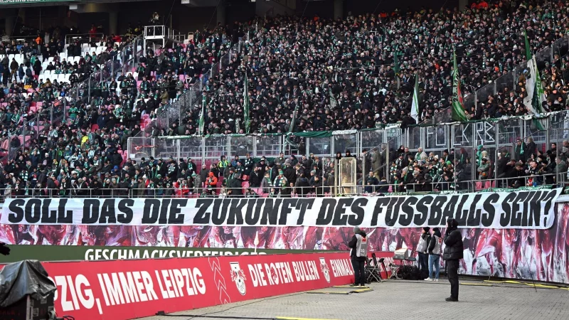 Fußballfans befürchten erhebliche Einschnitte durch die Politik. (Archivbild) - © Jennifer Brückner/dpa