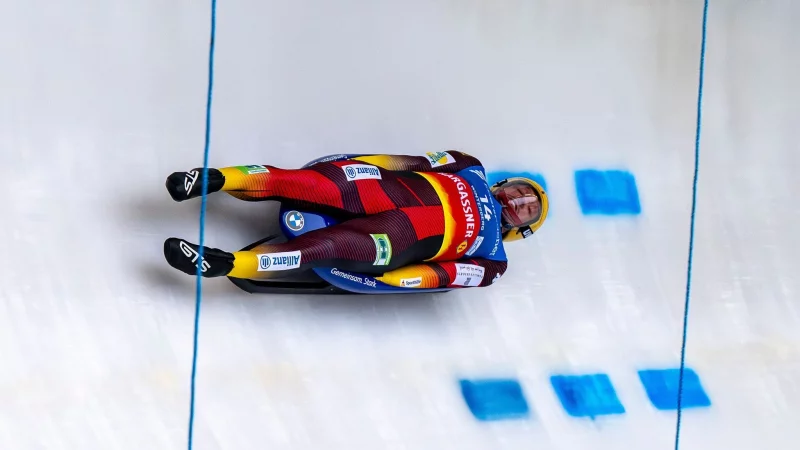 Sieg zum Weltcup-Auftakt: Routinier Felix Loch gewinnt in Winterberg. - © David Inderlied/dpa