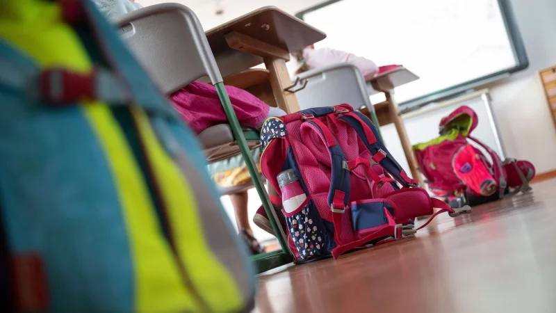 Auch gegen den erkl&auml;rten Willen der Kinder sind Eltern verpflichtet, den regelm&auml;&szlig;igen Schulbesuch durchzusetzen. - &copy; Sebastian Gollnow/dpa/dpa-tmn