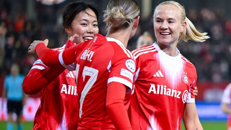 Pernille Harder (r) traf f&uuml;r die Bayern-Fu&szlig;ballerinnen beim 4:0 gegen Union. - &copy; Sven Hoppe/dpa