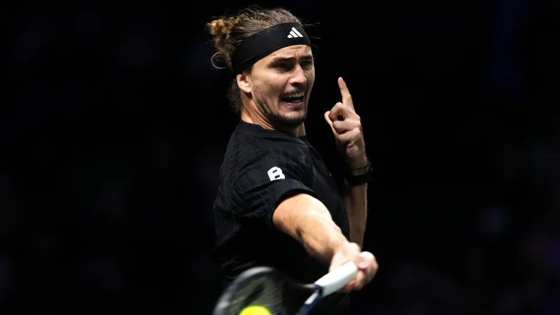 Alexander Zverev tat sich in seinem Auftaktmatch in Paris schwer. - &copy; Dimitar Dilkoff/AFP/dpa