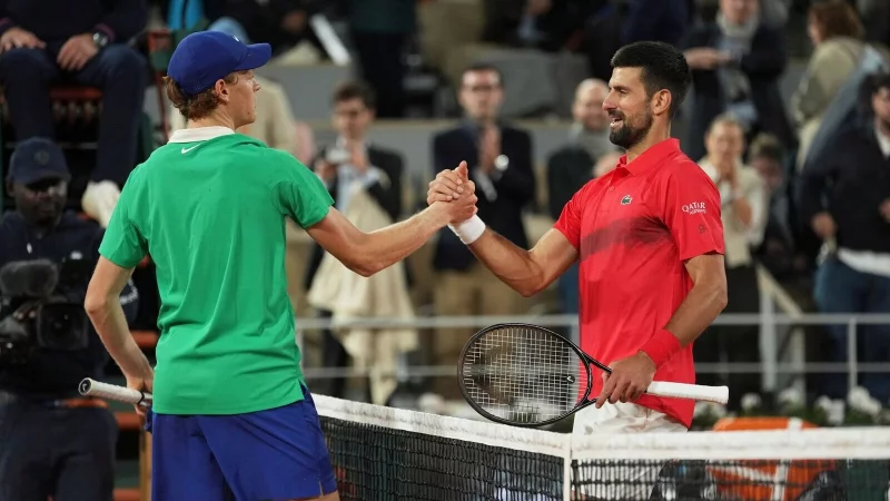 Novak Djokovic (r) hat eine klare Meinung zum Dopingfall von Jannik Sinner. - &copy; Thibault Camus/AP/dpa