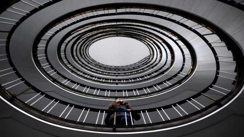 Ab zum Arzt statt weiter abw&auml;rts: Eine Depression ist eine ernsthafte Erkrankung, keine Laune. Sie sollte behandelt und kann geheilt werden. - &copy; Julian Stratenschulte/dpa/dpa-tmn