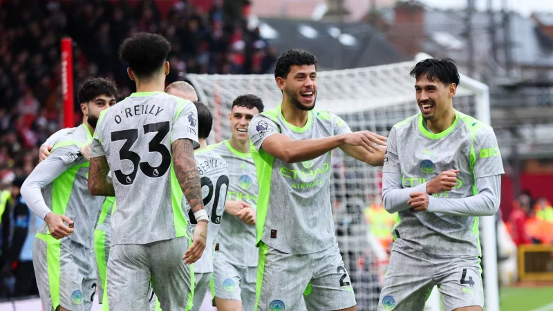 Tijjani Reijnders (r) erzielte die F&uuml;hrung f&uuml;r Manchester City. - &copy; Barrington Coombs/PA Wire/dpa