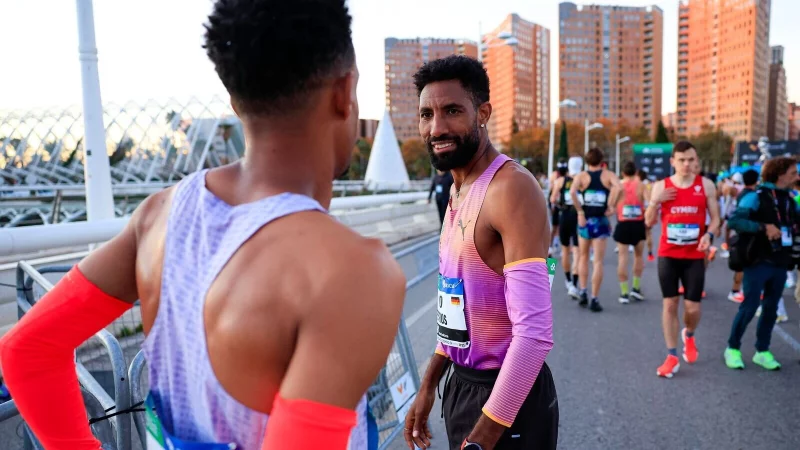 Amanal Petros sorgte in Valencia für den nächsten Coup. - © David Gonzalez/dpa