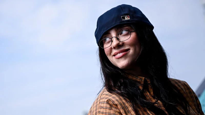 Popstar Billie Eilish will von den Einnahmen ihrer letzten Tour einen Betrag in Millionenh&ouml;he spenden und hat Milliard&auml;re zu mehr Gro&szlig;z&uuml;gigkeit aufgerufen. (Archivbild) - &copy; Britta Pedersen/dpa