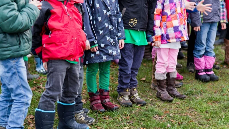 Warm halten und vor Ausrutschern sch&uuml;tzen sollen Winterschuhe und -stiefel. Aber sie k&ouml;nnen auch zu stabil sein. - &copy; Jens B&uuml;ttner/dpa/dpa-tmn